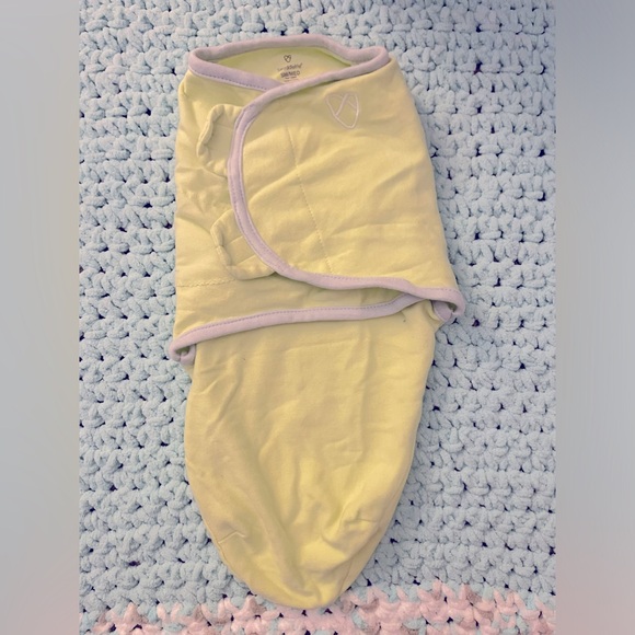 Baby swaddles, 1 Halo Sleep Sack Swaddle and 4. Swaddle me - Picture 3 of 6